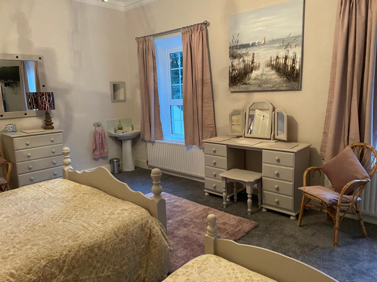 Bed and Breakfast Admiralty House Мовилл Экстерьер фото